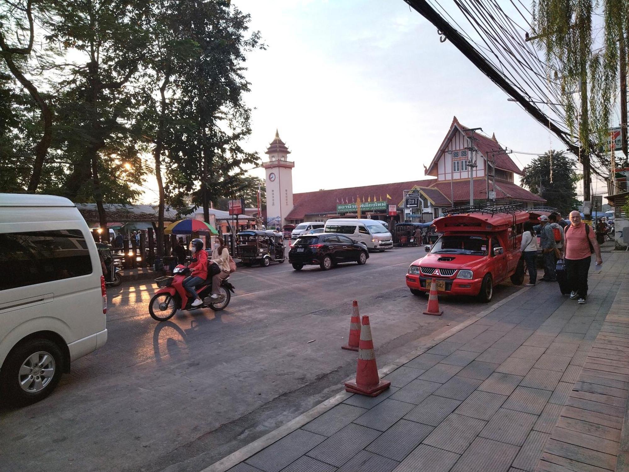 Supanich Condo Opposite The Train Station Chiangmai Chiang Mai Extérieur photo