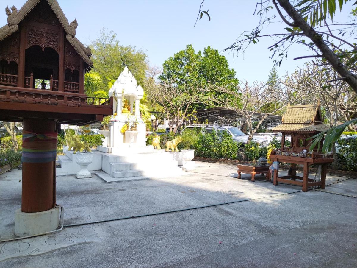 Supanich Condo Opposite The Train Station Chiangmai Chiang Mai Extérieur photo